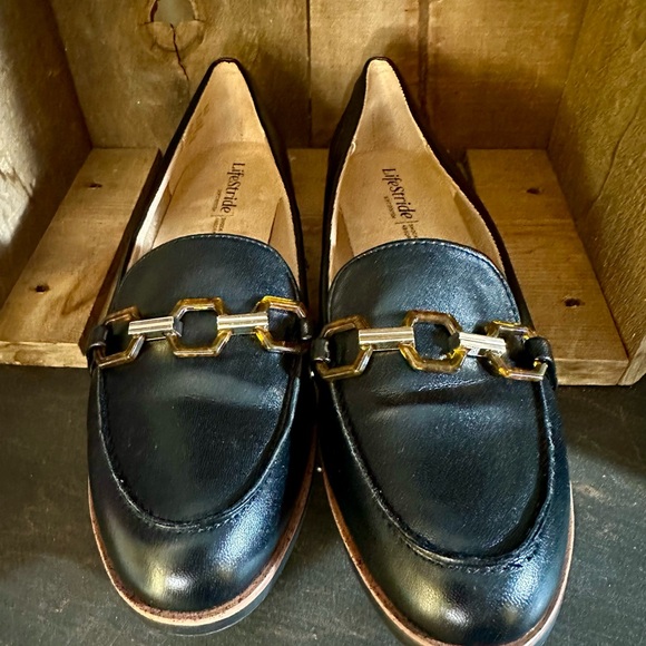 LifeStride Women’s Zee Black Loafers with Chain Accent size 9.5 - Picture 2 of 8